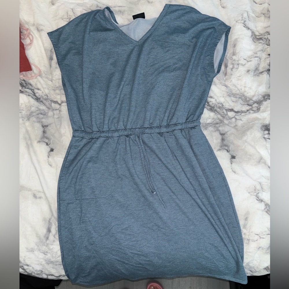 32 degrees size L dress. Never worn